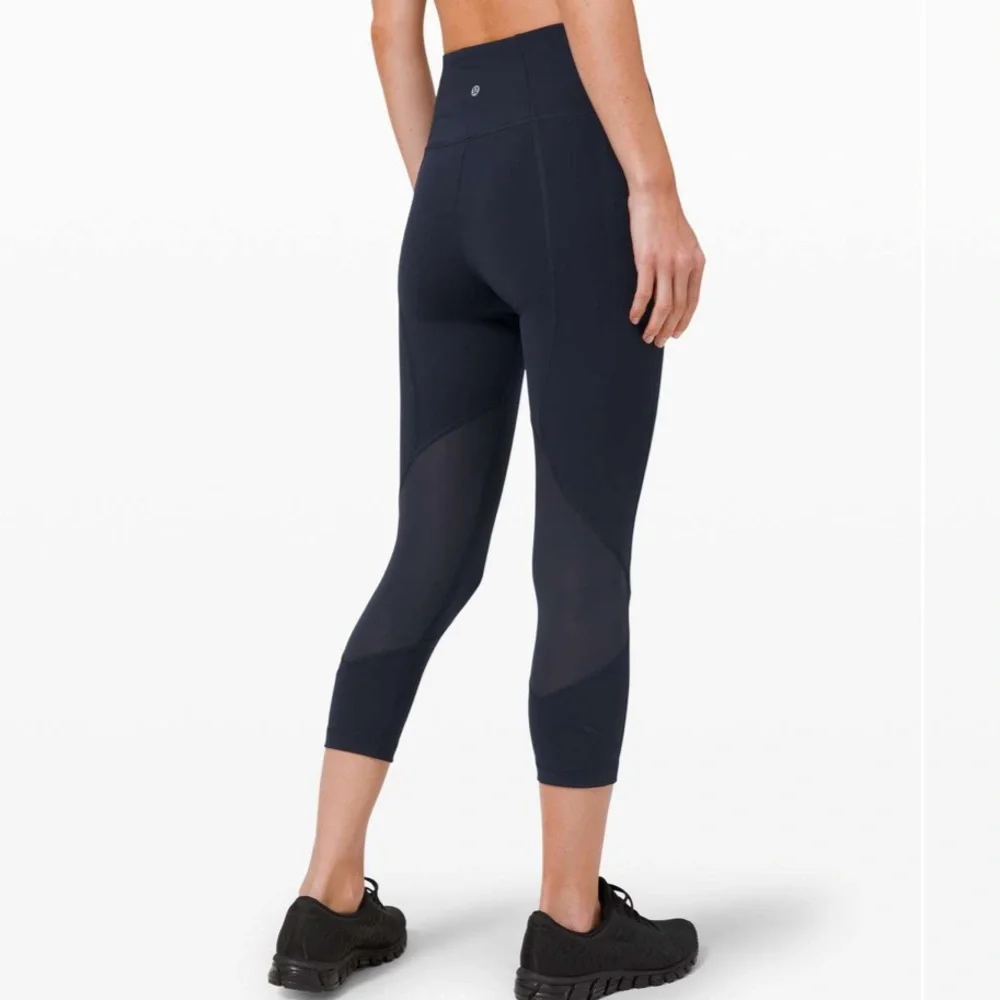 Lululemon Navy High-Rise Crop Leggings Size 6